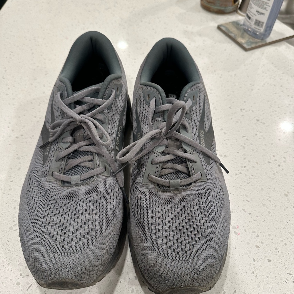 Brooks Men's Gray Athletic Shoes